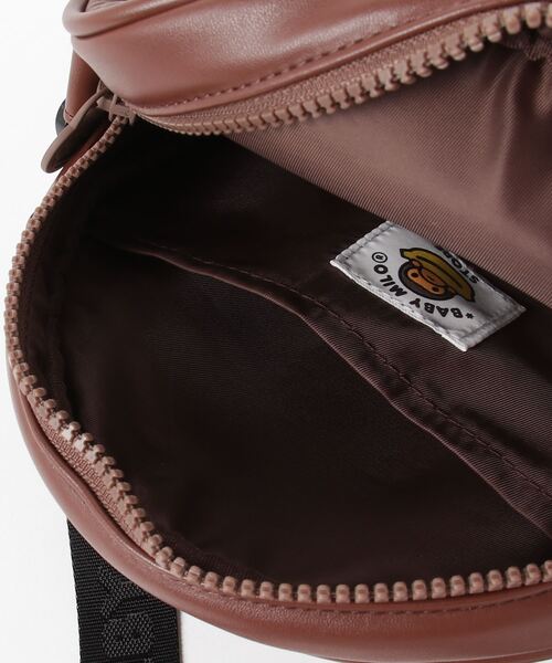 A BATHING APE(アベイシングエイプ)の「BABY MILO SHOULDER BAG(ショルダーバッグ・メンズ・ブラウン・FREE)」の3枚目の写真
