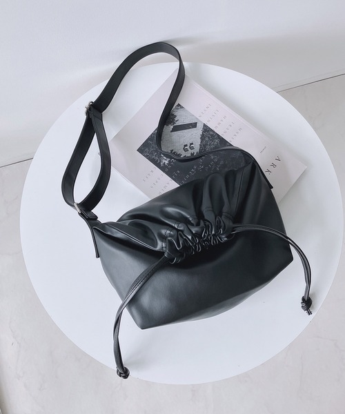 AS KNOW AS plus(アズノゥアズプラス)の「◎ニコラス 巾着 ショルダーバッグ(ショルダーバッグ・レディース・アイボリー/ブラック/シルバー・FREE)」の3枚目の写真