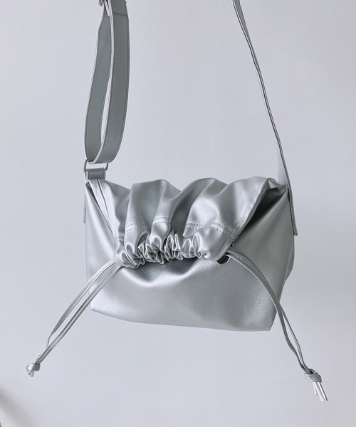 AS KNOW AS plus(アズノゥアズプラス)の「◎ニコラス 巾着 ショルダーバッグ(ショルダーバッグ・レディース・アイボリー/ブラック/シルバー・FREE)」の5枚目の写真