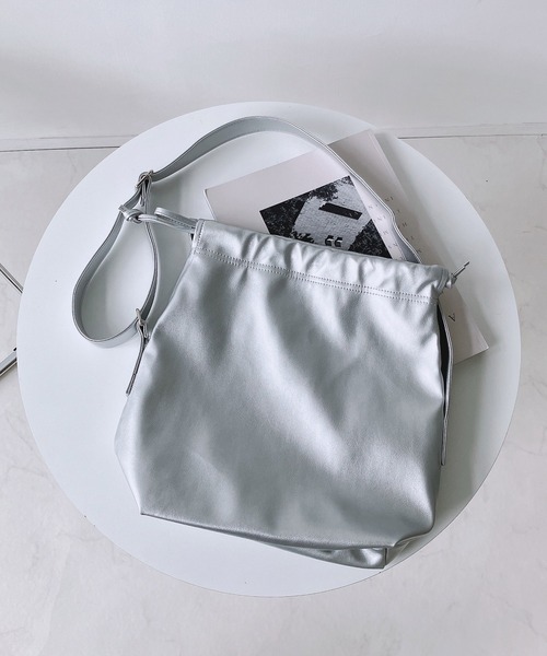 AS KNOW AS plus(アズノゥアズプラス)の「◎ニコラス 巾着 ショルダーバッグ(ショルダーバッグ・レディース・アイボリー/ブラック/シルバー・FREE)」の12枚目の写真