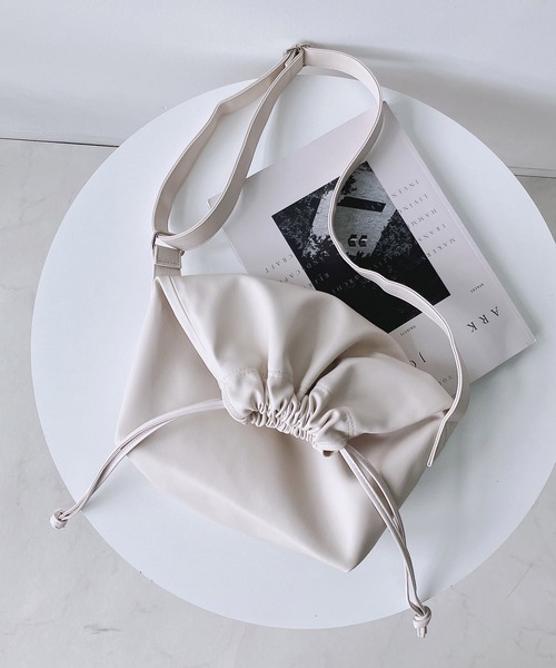 AS KNOW AS plus(アズノゥアズプラス)の「◎ニコラス 巾着 ショルダーバッグ(ショルダーバッグ・レディース・アイボリー/ブラック/シルバー・FREE)」の8枚目の写真