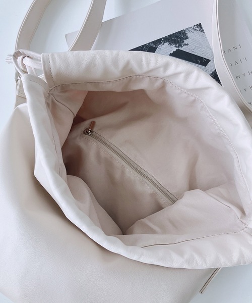 AS KNOW AS plus(アズノゥアズプラス)の「◎ニコラス 巾着 ショルダーバッグ(ショルダーバッグ・レディース・アイボリー/ブラック/シルバー・FREE)」の6枚目の写真