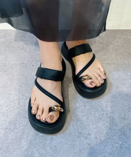 Solace（ソレイス）の「メタリックポイントサンダル（サンダル・レディース・シルバー/ブラック・LARGE/MEDIUM/SMALL）」の14枚目の写真