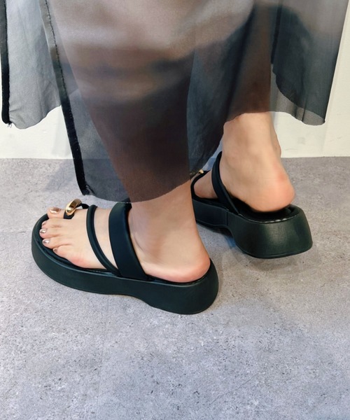 Solace（ソレイス）の「メタリックポイントサンダル（サンダル・レディース・シルバー/ブラック・LARGE/MEDIUM/SMALL）」の10枚目の写真