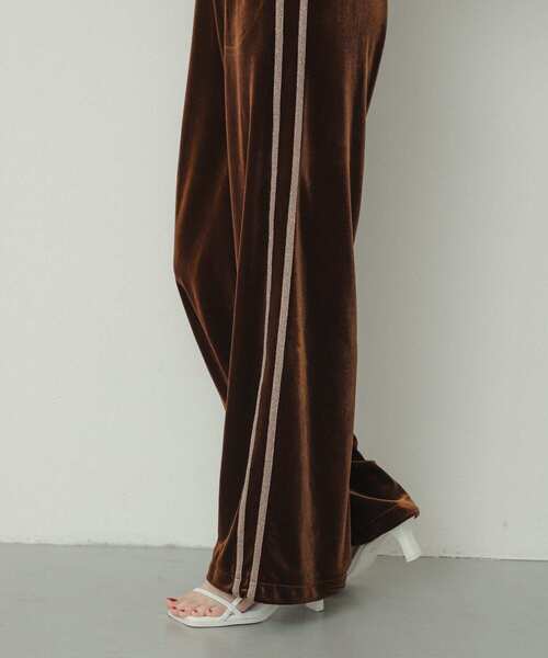 SENSE OF PLACE by URBAN RESEARCH（センスオブプレイスバイアーバンリサーチ）の「ベロアラメラインパンツ（その他パンツ・レディース・ブラウン/ネイビー/カーキ・ONE）」の13枚目の写真