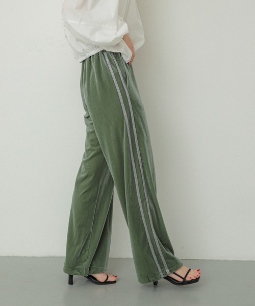SENSE OF PLACE by URBAN RESEARCH（センスオブプレイスバイアーバンリサーチ）の「ベロアラメラインパンツ（その他パンツ・レディース・ブラウン/ネイビー/カーキ・ONE）」の3枚目の写真