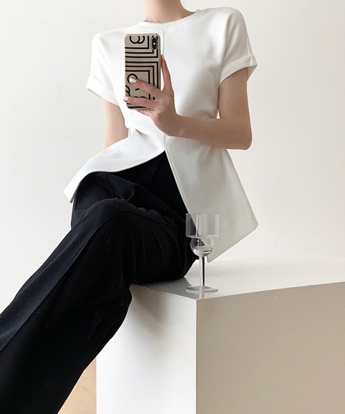Nyu（ニュウ）の「スリットTシャツ（Tシャツ/カットソー・レディース・ブラック/ホワイト・FREE）」の4枚目の写真