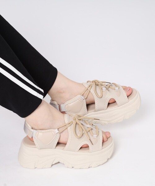 cs T&P(シーエスティーアンドピー)の「厚底 スニーカーソールスポサン(サンダル・レディース・ブラック/ベージュ・M/S/LL/L)」の6枚目の写真