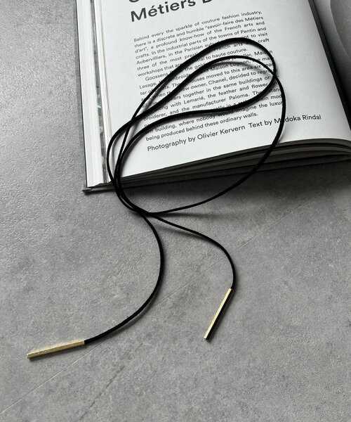 DouDou（ドゥドゥ）の「スエードコードチョーカー （ネックレス・レディース・ブラウン/ブラック・FREE）」の4枚目の写真