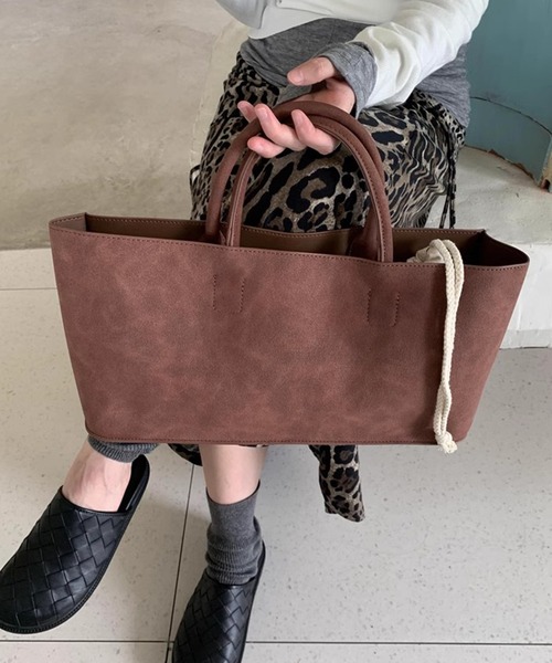 chuclla（チュクラ）の「【LONSLAN】スエードライク スクエアトート CHLONA24a015（ハンドバッグ・レディース・ブラック/ブラウン・FREE）」の2枚目の写真