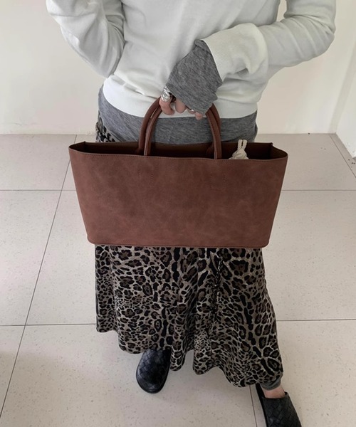 chuclla（チュクラ）の「【LONSLAN】スエードライク スクエアトート CHLONA24a015（ハンドバッグ・レディース・ブラック/ブラウン・FREE）」の4枚目の写真