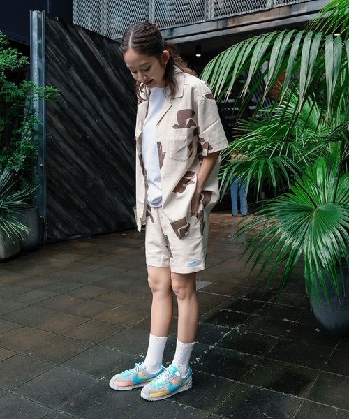 BANKS(バンクス)の「SS SHIRT/BANKS JOURNAL(バンクスジャーナル)総柄半袖Tシャツ(シャツ/ブラウス・メンズ・ベージュ・LARGE/MEDIUM/X-LARGE)」の3枚目の写真