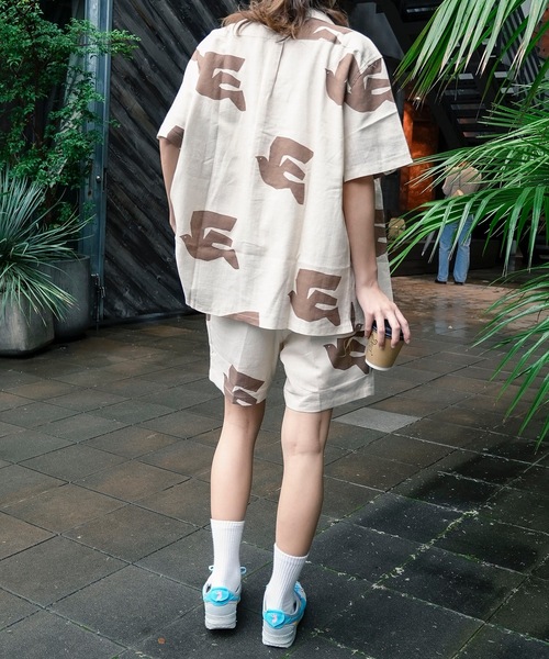 BANKS(バンクス)の「SS SHIRT/BANKS JOURNAL(バンクスジャーナル)総柄半袖Tシャツ(シャツ/ブラウス・メンズ・ベージュ・LARGE/MEDIUM/X-LARGE)」の4枚目の写真