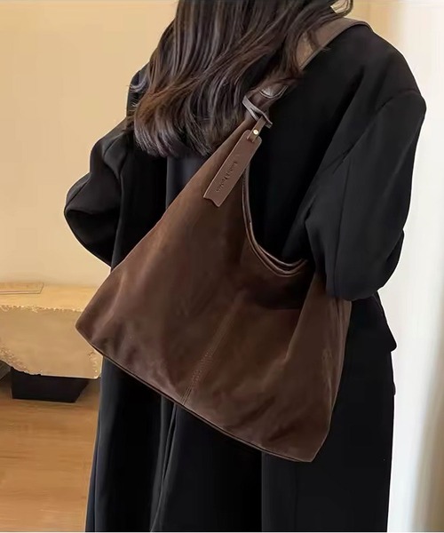 【関税込み】TOTEME ブラウン Scooped スエード スリングバッグ ワンダード新商品】スタイリッシュでシンプルな外観、多彩な機能