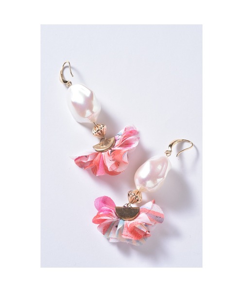 tone（トーン）の「【Astyle】パール×フラワータッセルステンレスピアス(MA)（ピアス（両耳用）・レディース・ゴールド・FREE）」の2枚目の写真