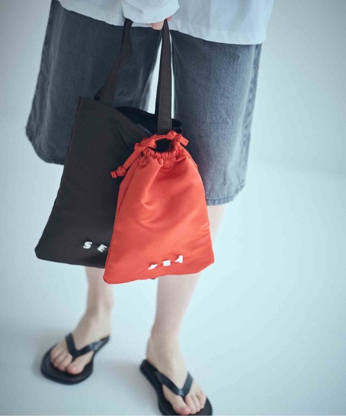SEA（シー）の「SEA サテン巾着M（ポーチ）」 - WEAR