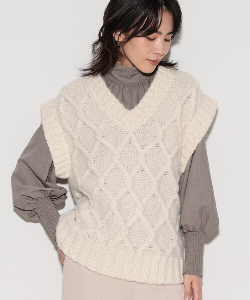 GALLEST（ギャレスト）の「◆ケーブルニットベスト（ベスト・レディース・チャコールグレー/アイボリー/ライトオレンジ系・38）」の7枚目の写真