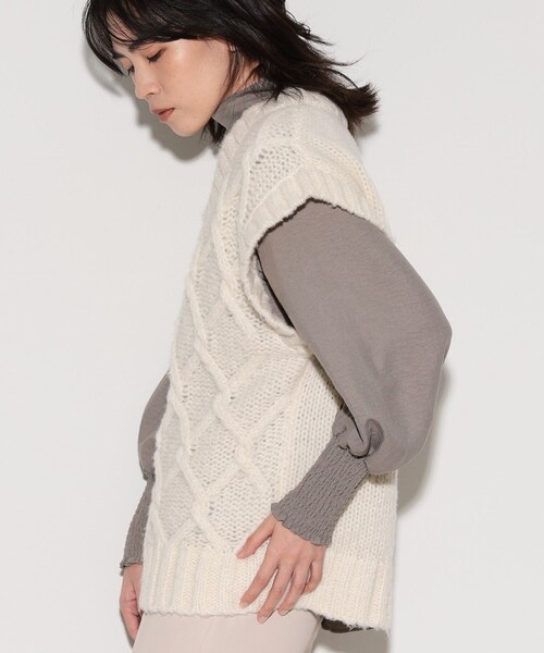 GALLEST（ギャレスト）の「◆ケーブルニットベスト（ベスト・レディース・チャコールグレー/アイボリー/ライトオレンジ系・38）」の9枚目の写真