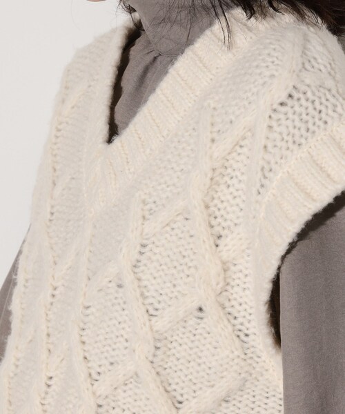 GALLEST（ギャレスト）の「◆ケーブルニットベスト（ベスト・レディース・チャコールグレー/アイボリー/ライトオレンジ系・38）」の10枚目の写真