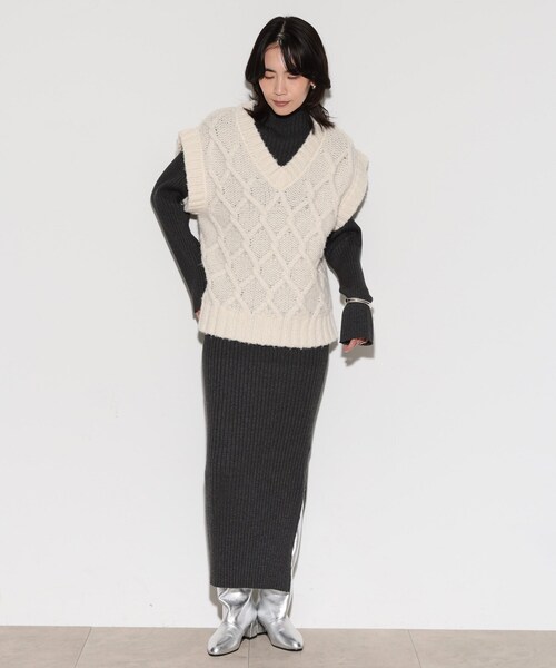 GALLEST（ギャレスト）の「◆ケーブルニットベスト（ベスト・レディース・チャコールグレー/アイボリー/ライトオレンジ系・38）」の11枚目の写真