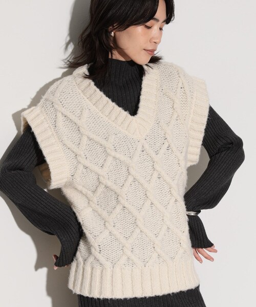 GALLEST（ギャレスト）の「◆ケーブルニットベスト（ベスト・レディース・チャコールグレー/アイボリー/ライトオレンジ系・38）」の12枚目の写真