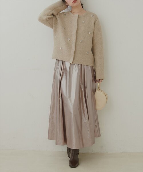 natural couture（ナチュラルクチュール）の「【大人ナチュ】ウエストシャーリングシャイニースカート（スカート・レディース・ベージュ/オフホワイト・MEDIUM/LARGE）」の6枚目の写真