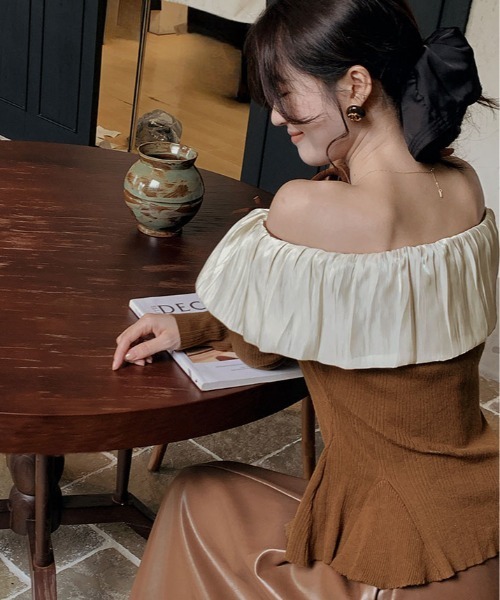kirakiraShop(キラキラショップ)の「フリルカラー オフショルダー ニット トップス(ニット/セーター・レディース・ブラウン/ブラック・FREE)」の14枚目の写真