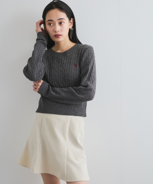 VIS（ビス）の「ワンポイント胸刺繍ケーブルニットプルオーバー（ニット/セーター・レディース・グレー/レッド/キナリ/サックスブルー・FREE）」の13枚目の写真