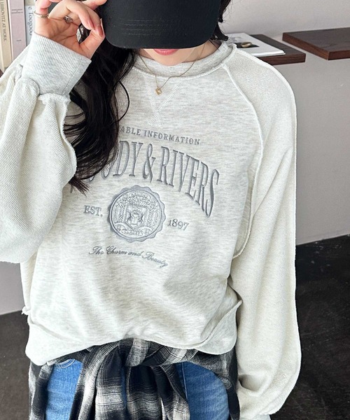 GeeRA（ジーラ）の「春にぴったり♪リメイク風刺しゅうロゴ裏毛スウェット（スウェット・レディース・ピンク/チャコール/オートミール・LARGE/X-LARGE/MEDIUM）」の3枚目の写真