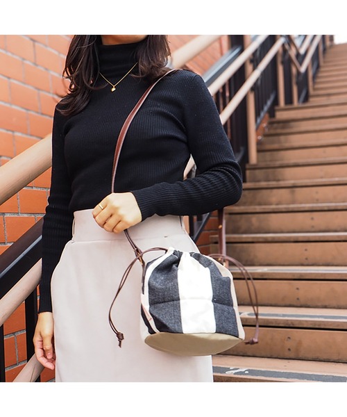 LES TOILES DU SOLEIL(レトワールデュソレイユ)の「boule bag(ブール バッグ)(ショルダーバッグ・レディース・ブラック系その他/マルチ/ブラック系その他2・フリー)」の2枚目の写真