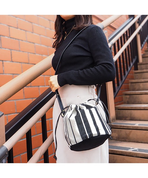 LES TOILES DU SOLEIL(レトワールデュソレイユ)の「boule bag(ブール バッグ)(ショルダーバッグ・レディース・ブラック系その他/マルチ/ブラック系その他2・フリー)」の3枚目の写真