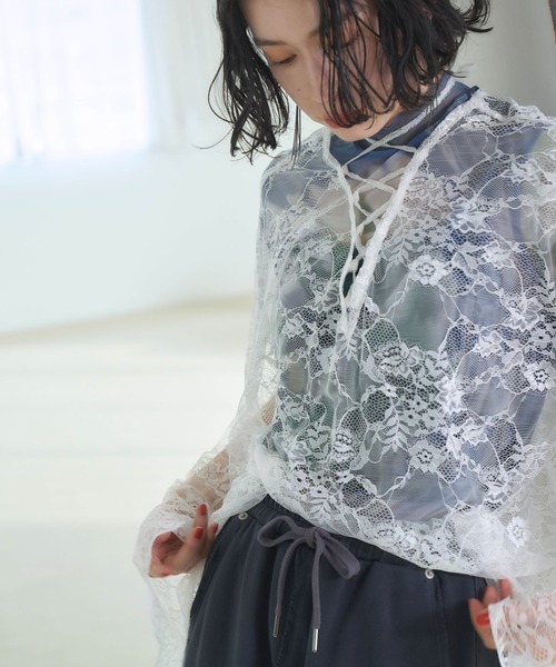 HARE（ハレ）の「2WAYレースVネックトップス(HARE)（Tシャツ/カットソー・レディース・ブルー/ブラック/ホワイト・FREE）」の12枚目の写真