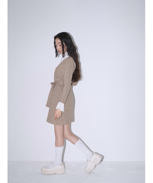 Uenui(ウニュイ)の「レイヤード シャツ ニットワンピース(ワンピース・レディース・ベージュ・FREE)」の5枚目の写真