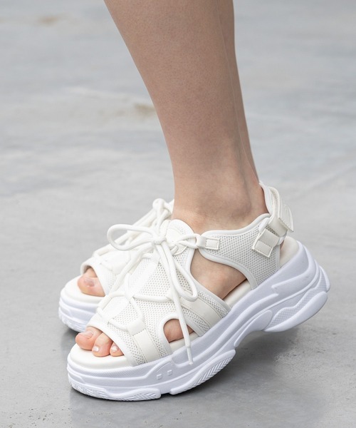 repipi armario(レピピ アルマリオ)の「NEOスピンドルサンダル(サンダル・キッズ・ブラック×ホワイト/ブラック/ホワイト・LARGE/MEDIUM/SMALL)」の1枚目の写真