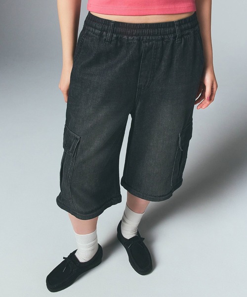 X-girl（エックスガール）の「FADED 2WAY WIDE LEG CARGO PANTS（デニムパンツ・レディース・ブラック/ライトインディゴブルー・S/M）」の6枚目の写真
