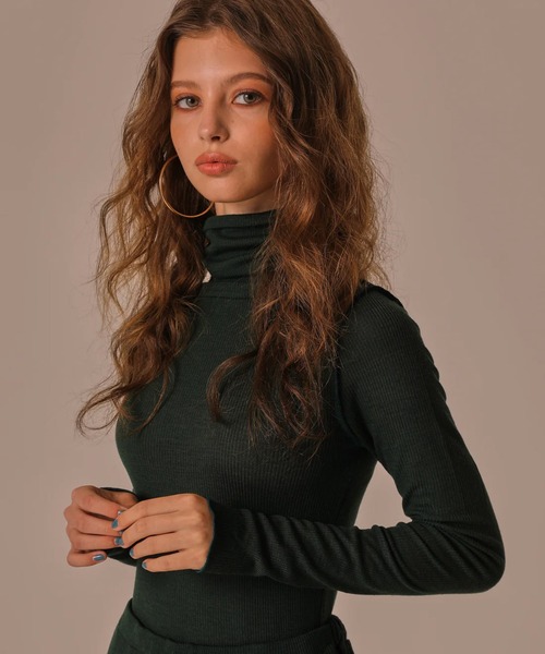 RITA(リタ)の「RITA / リタ TURTLE NECK WOOL RIB KNIT TOPS タートルネック リブニット ウール(ニット/セーター・レディース・オリーブ・FREE)」の1枚目の写真