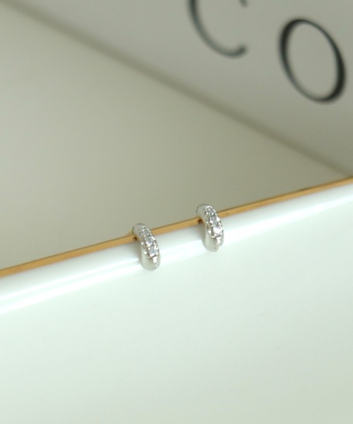 Three Four Time(スリーフォータイム)の「ミニフープキュービックK18ポストピアス(ピアス(両耳用)・レディース・ゴールド/シルバー・FREE)」の1枚目の写真