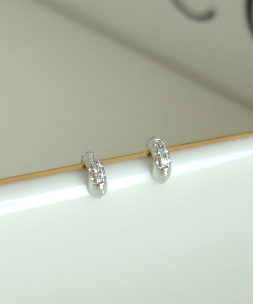 Three Four Time(スリーフォータイム)の「ミニフープキュービックK18ポストピアス(ピアス(両耳用)・レディース・ゴールド/シルバー・FREE)」の3枚目の写真