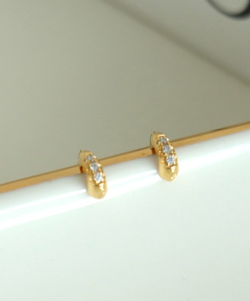 Three Four Time(スリーフォータイム)の「ミニフープキュービックK18ポストピアス(ピアス(両耳用)・レディース・ゴールド/シルバー・FREE)」の4枚目の写真