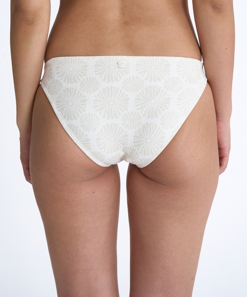 ROXY(ロキシー)の「JILL EMBOSSED/ロキシーデイジー柄ビキニ(水着)(水着・レディース・ホワイト/ブラウン/ブラック・SMALL/MEDIUM/LARGE)」の5枚目の写真