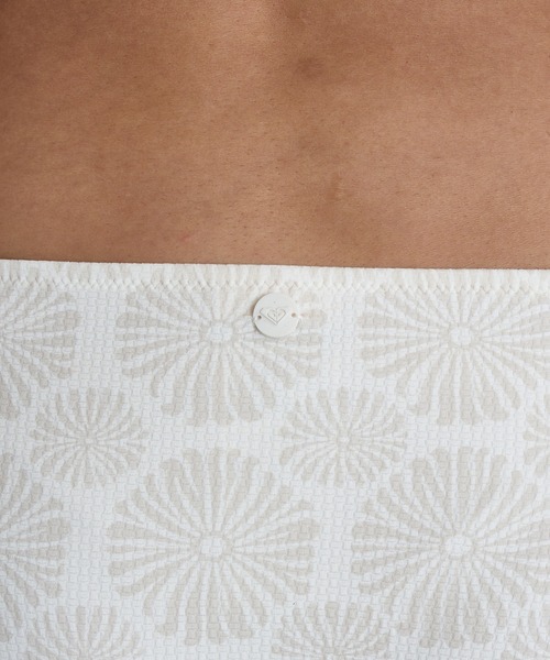 ROXY(ロキシー)の「JILL EMBOSSED/ロキシーデイジー柄ビキニ(水着)(水着・レディース・ホワイト/ブラウン/ブラック・SMALL/MEDIUM/LARGE)」の6枚目の写真