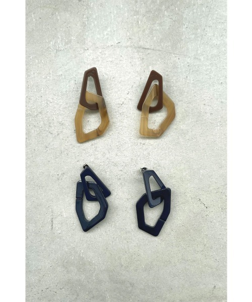 marjour（マージュール）の「[STAINLESS POST]MARBLE PIERCE（ピアス（両耳用）・レディース・ブラウン/ネイビー・FREE）」の3枚目の写真