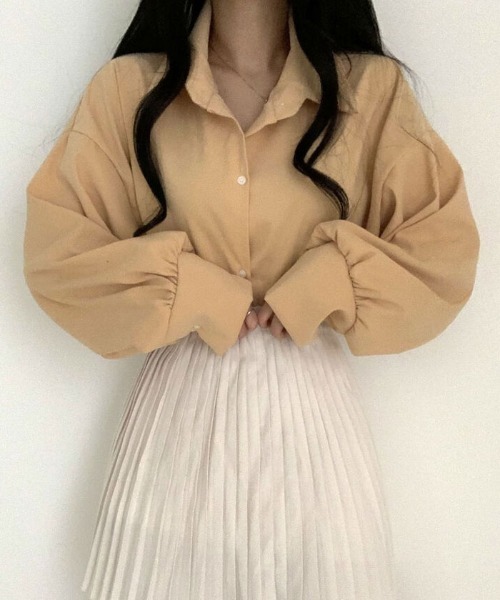 NANAHACHI(ナナハチ)の「ボリュームスリーブカラーシャツ(シャツ/ブラウス・レディース・イエロー/パープル/ベージュ/ブラック/スカイブルー/ワイン/アイボリー・FREE)」の10枚目の写真