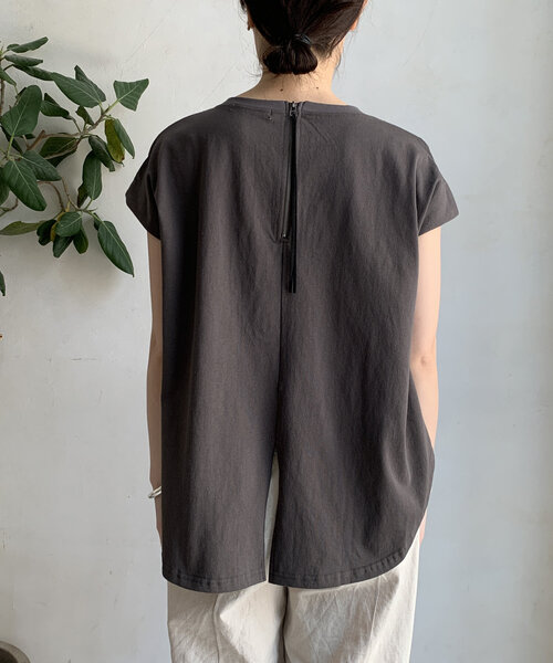 エンボスバックジップTEE（Tシャツ/カットソー）｜DouDou