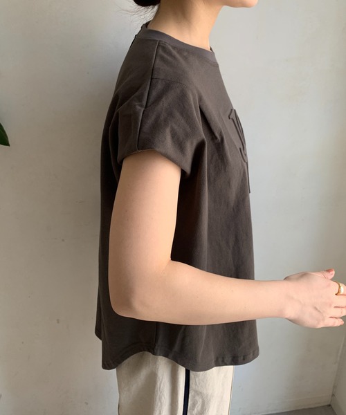 エンボスバックジップTEE（Tシャツ/カットソー）｜DouDou