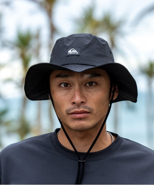 Quiksilver(クイックシルバー)の「SURFTRIP BUSHMASTER /クイックシルバーロゴ撥水加工サファリハット(ハット・メンズ・グリーン/ブラック/ホワイト・FREE)」の2枚目の写真