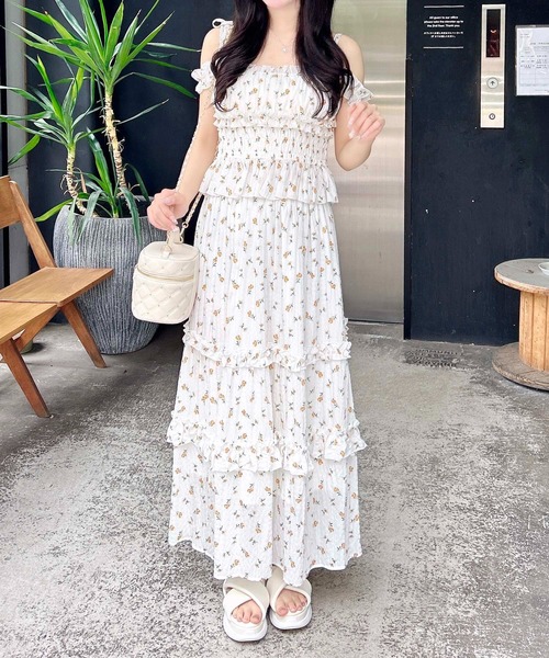 INGNI(イング)の「花柄フリルティアードスカート(セットアップ対応)(スカート・レディース・ブラック×ブルー/ホワイト×イエロー/ホワイト×ブルー・FREE)」の20枚目の写真