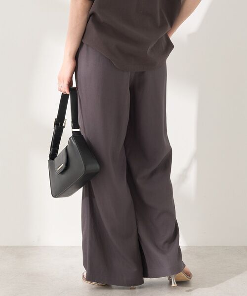 AMERICAN HOLIC（アメリカンホリック）の「接触冷感リネンブレンドタックワイドパンツ（その他パンツ・レディース・ベージュ/オリーブ/ブラック/ライトブルー/チャコールグレー・L/M）」の14枚目の写真