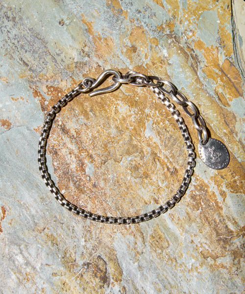 HARIM(ハリム)の「HARIM ハリム / NARROW SQUARE BLOCK CHAIN BRACELET シルバー925ナロースクエアブロックチェーンブレスレット / HRC019 BC(ブレスレット・メンズ・シルバー・FREE)」の15枚目の写真
