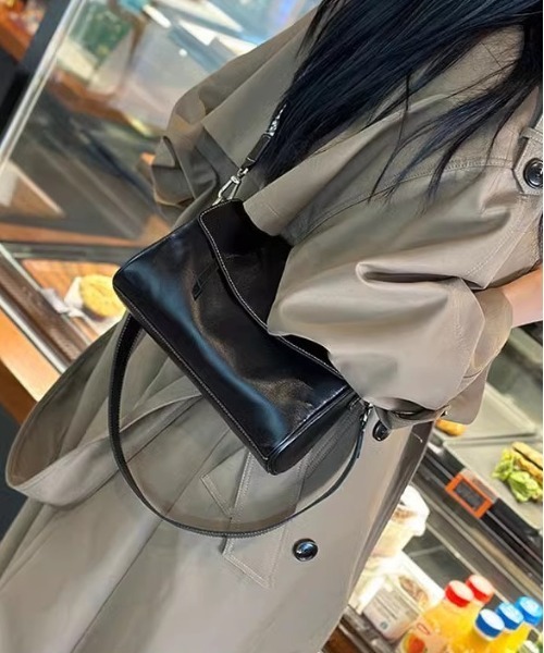 NiiNa(ニーナ)の「【 NiiNa / ニーナ 】【高品質牛革】2wayレトロカジュアルワンハンドルショルダーバッグ(ショルダーバッグ・レディース・ブラウン/ダークブラウン/グリーン/ブラック/ブラウン系・FREE)」の9枚目の写真